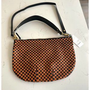 Clare V Moyen Messenger